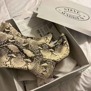 Steve Madden Natural Snake Print